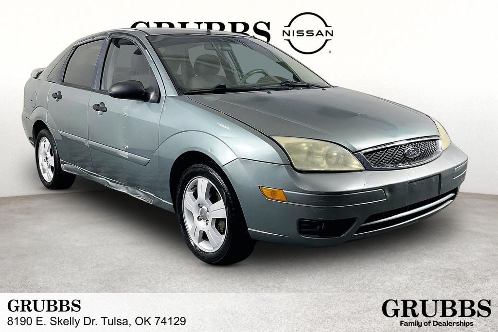 2005 Ford Focus ZX4 S in Green — front three-quarter view