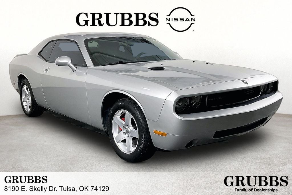 2010 Dodge Challenger SE in Bright Silver Metallic Cc/Mineral Gray Met Cc — front three-quarter view