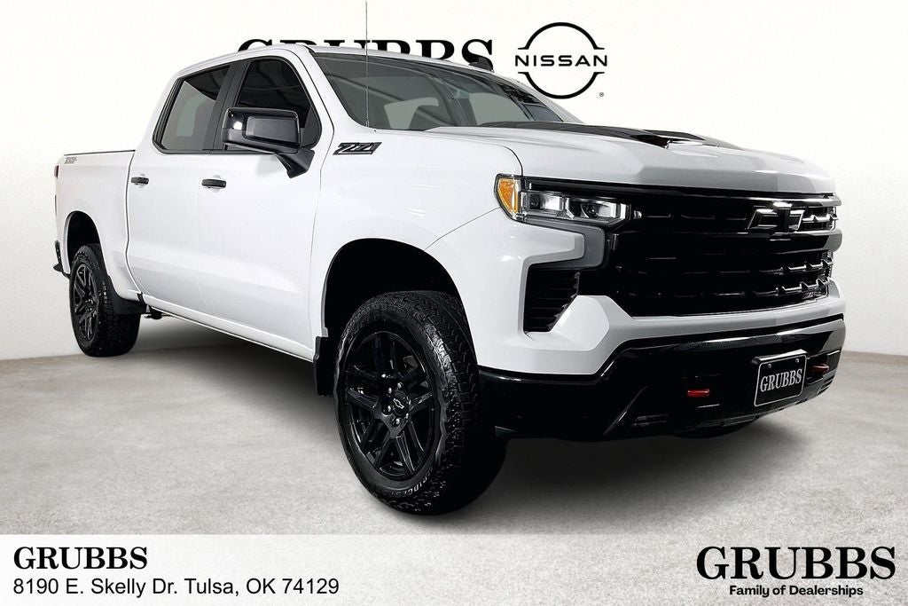2025 Chevrolet Silverado 1500 LT Trail Boss in Summit White — front three-quarter view