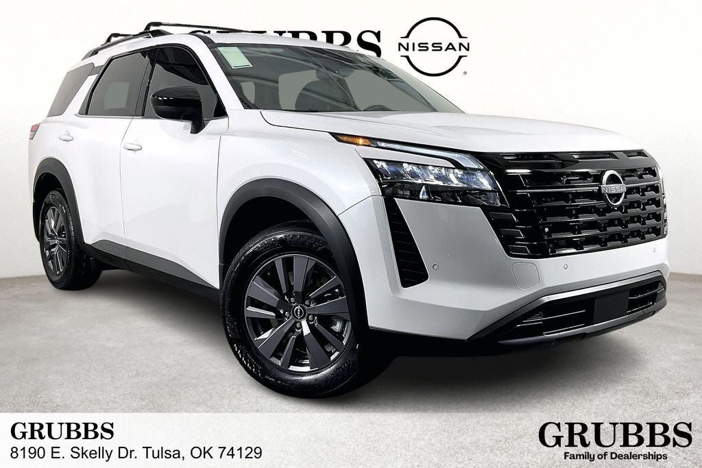 2026 Nissan Pathfinder SV in Everest White Pearl Tricoat/Super Black — front three-quarter view